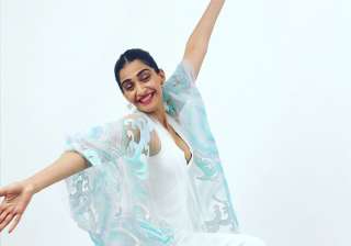 Sonam Kapoor Cannes Film Festival - India TV Sonam Kapoor Cannes Film Festival - India TV