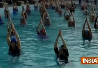 1000 women practice water yoga - India TV 1000 women practice water yoga - India TV