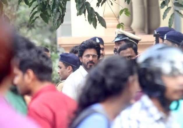 shah rukh khan raees shooting