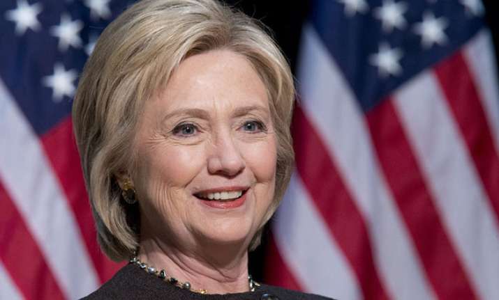 Hillary Clinton leads Donald Trump in popular vote by 2.5