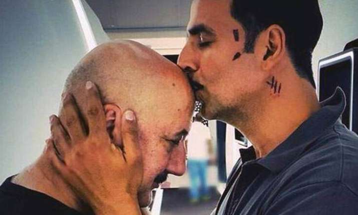 Anupam congratulates Akshay on winning first National Award