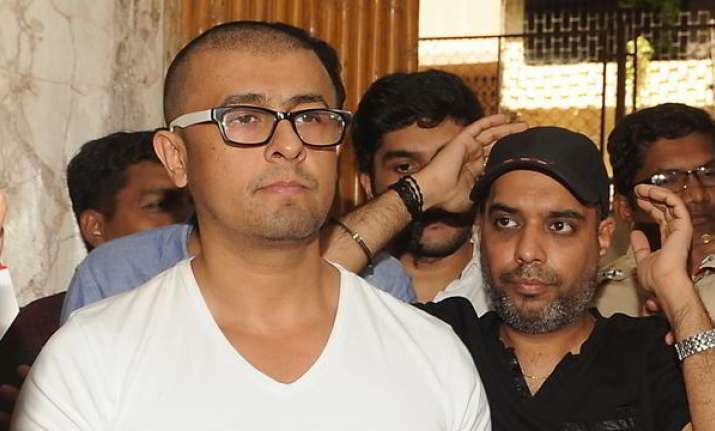 Sonu Nigam, Azaan row