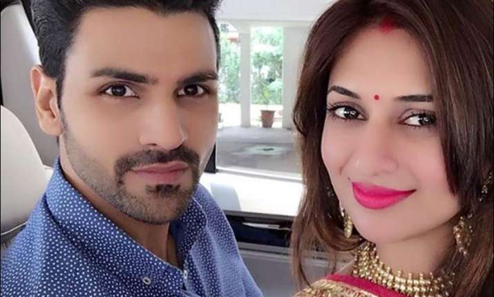 Vivek Dahiya, Divayanka Tripathi