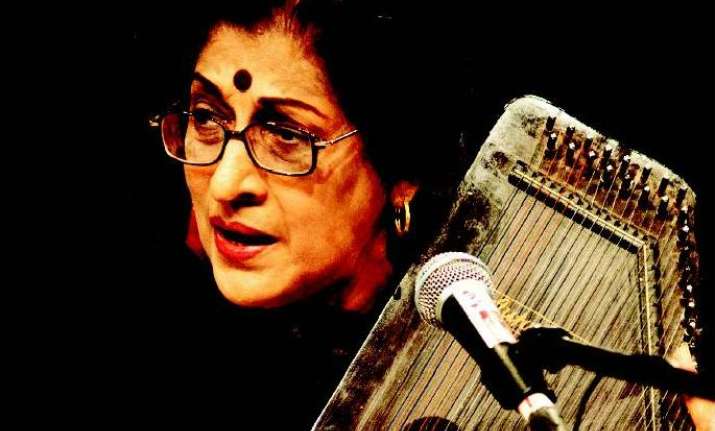 Shabana Azmi, Lata Mangeshkar mourn classical singer