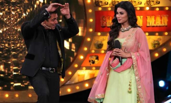 Bigg Boss 11 new promo:Salman Khan welcomes Mouni Roy