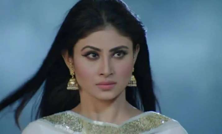 OMG! Mouni Roy not to feature in Naagin 3?