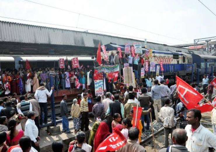 national railway mazdoor union protest their demands national railway mazdoor union protest their demands