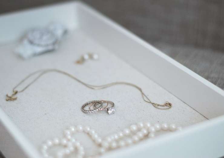 How to pack jewellery while travelling