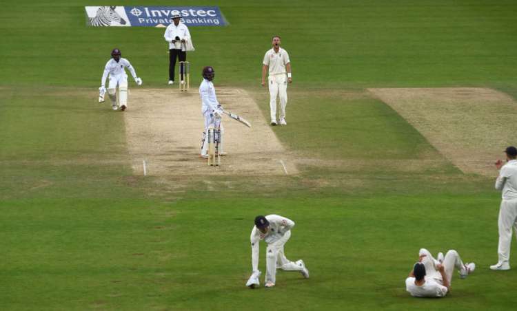England wants Shane Bond to coach bowlers for upcoming Ashes series