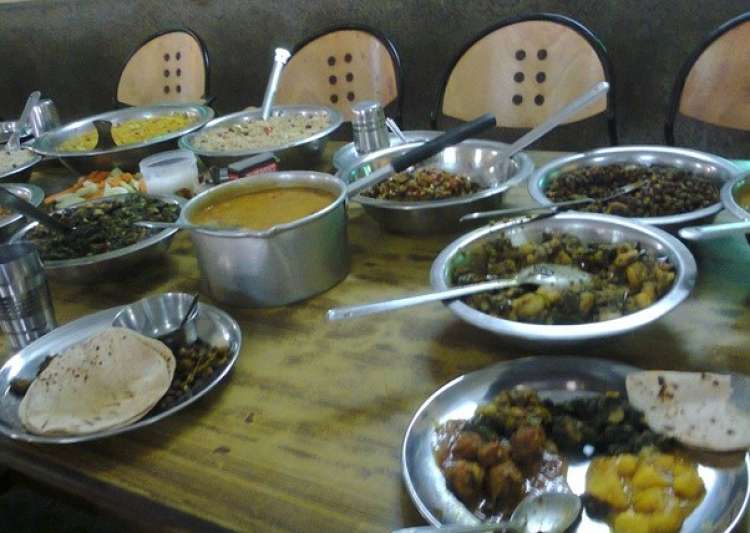 AMU students say being forced to eat vegetarian dishes - India Tv