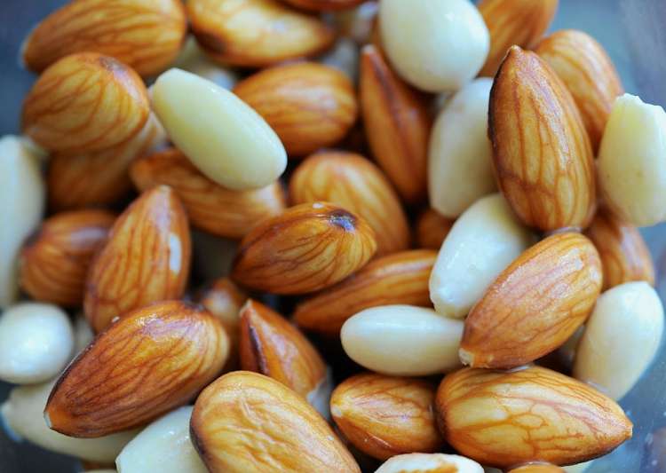 17 Best Benefits Of Soaked Almonds For Skin, Hair And Health 17 Best Benefits Of Soaked Almonds For Skin, Hair And Health