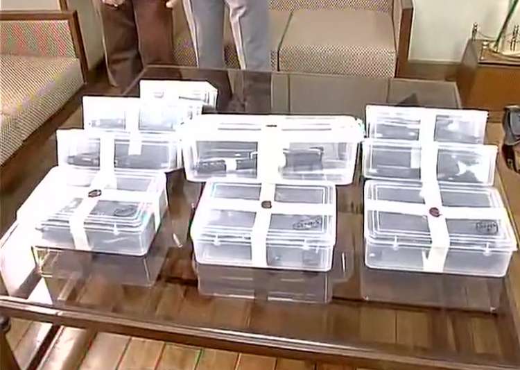 Delhi police arrest man with 30 semi-automatic pistols