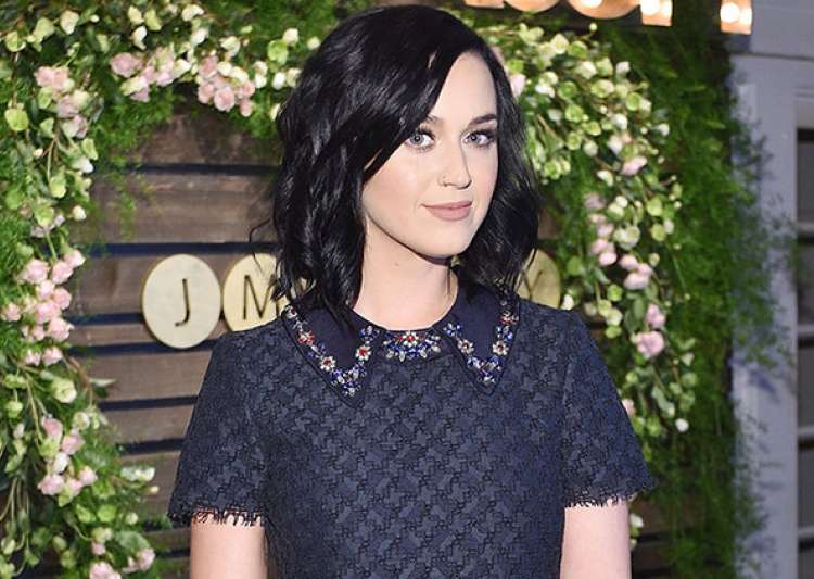 Katy Perry breaks down as she pays tribute to Manchester victims