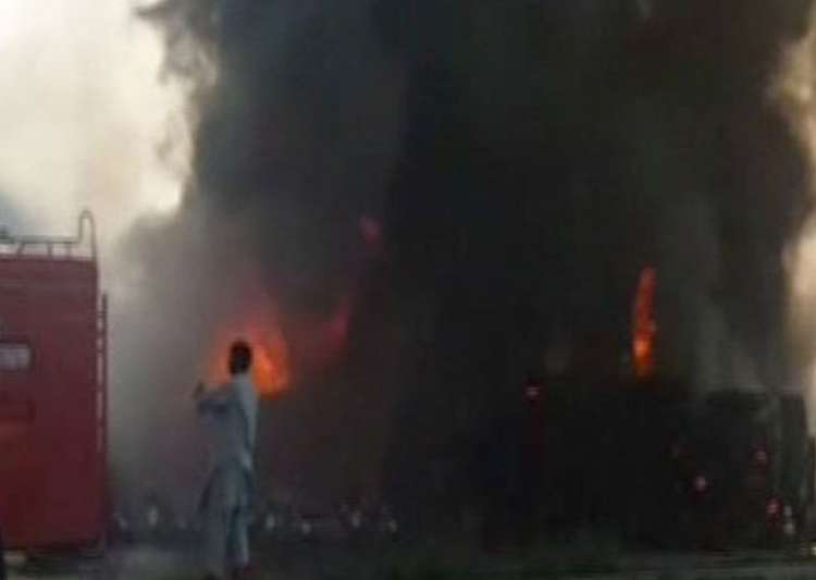 151 killed, 140 hurt in Pakistan oil tanker fire