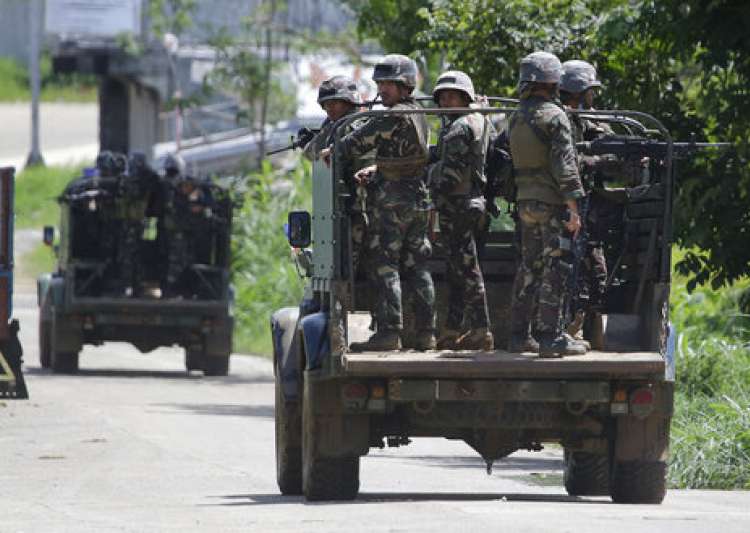 US joins battle as Philippines takes losses in besieged Marawi
