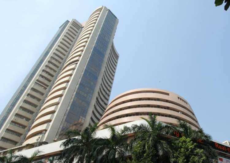 Sensex crosses 32K for the first time, Nifty eyes 10000 mark Sensex crosses 32K for the first time, Nifty eyes 10000 mark