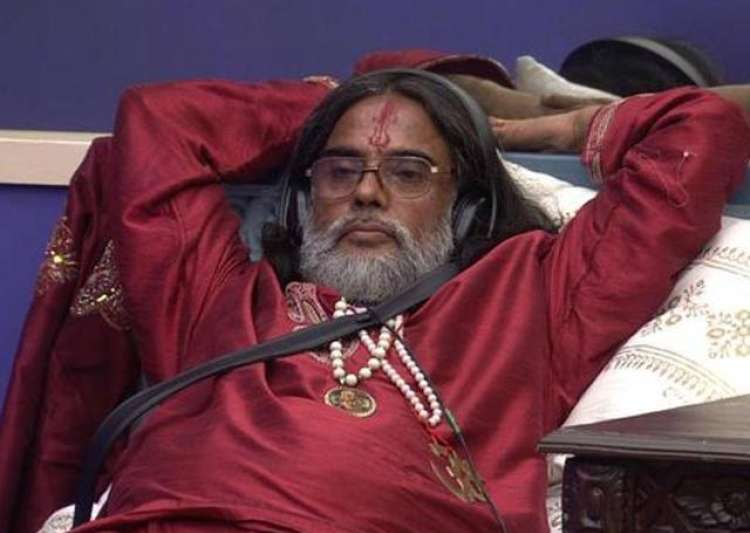 Swami Om speaks against Triple Talaq verdict, gets attacked Swami Om speaks against Triple Talaq verdict, gets attacked