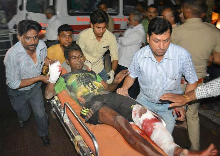 Casualties as train derails in India