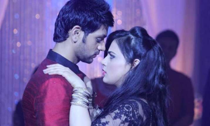 Meri Aashiqui Tumse Hi Ishani Ranveer Gets Into Romantic Sequence