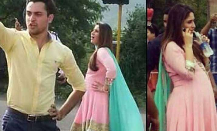 kareena kapoor spotted with a baby bump see pics