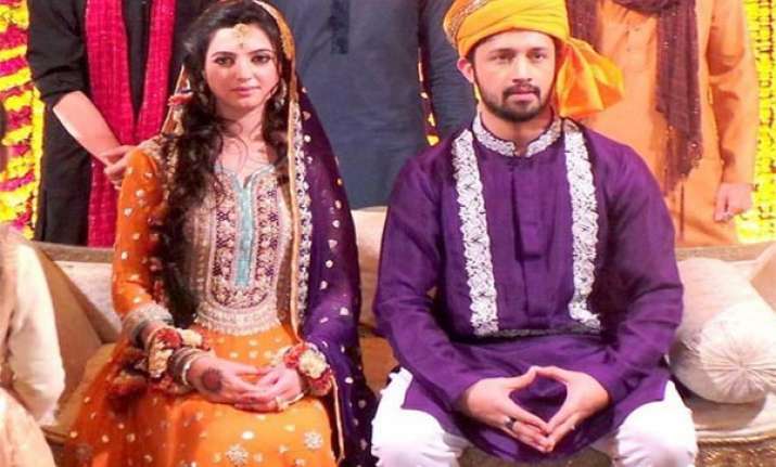 pakistani singer atif aslam weds long time sweetheart
