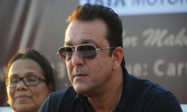 sanjay dutt meets cancer patients donates mammography