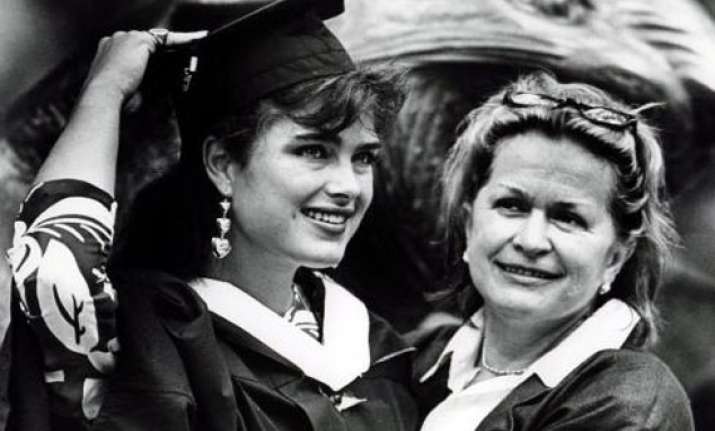 brooke shields mom dead at 79