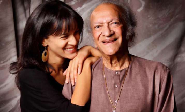 daughters accept pandit ravi shankar s lifetime grammy