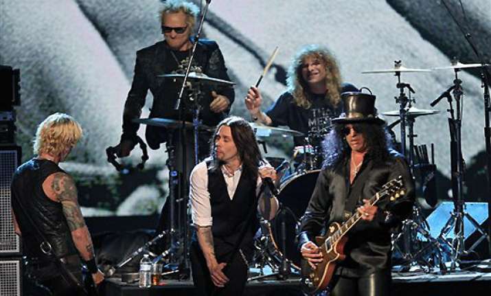 guns n roses jams way into rock hall axl rose miss it