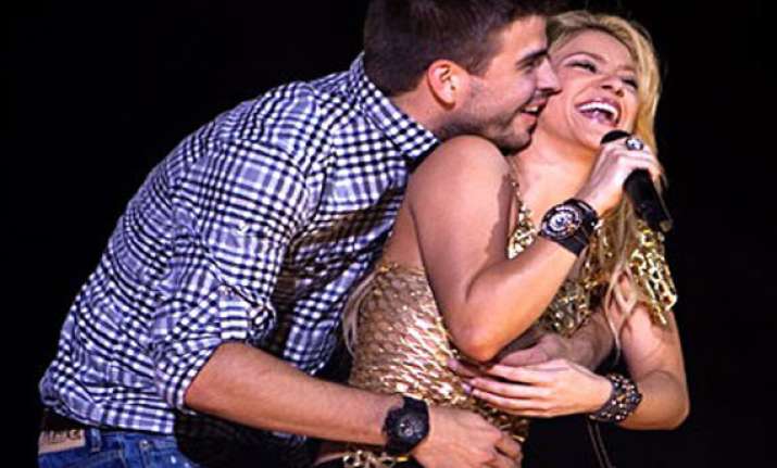 shakira pregnant with first child