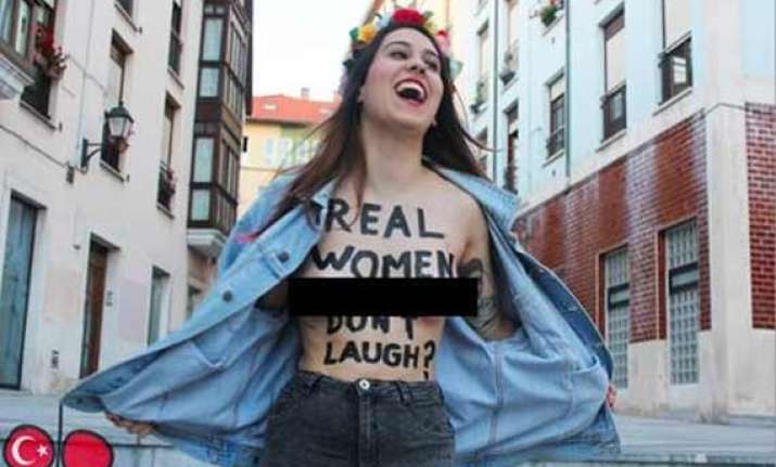 Turkish Women Defy Deputy Pm With Laughter