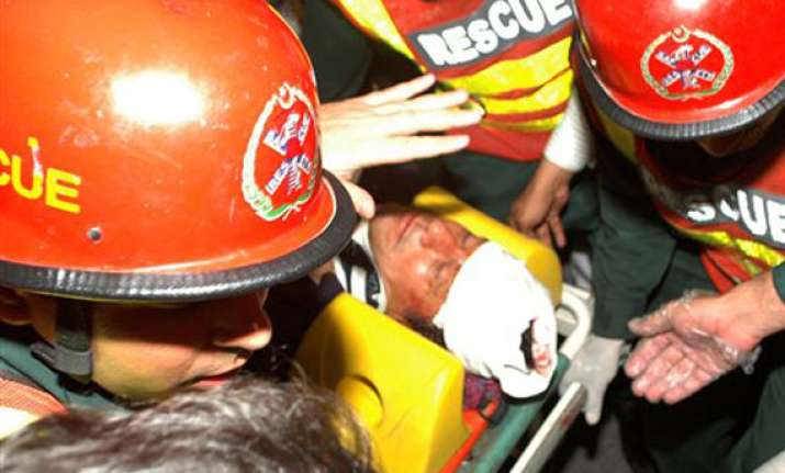 watch how imran khan fell fractured his skull in lahore