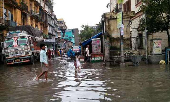 heavy torrential rains throw life off gear in kolkata