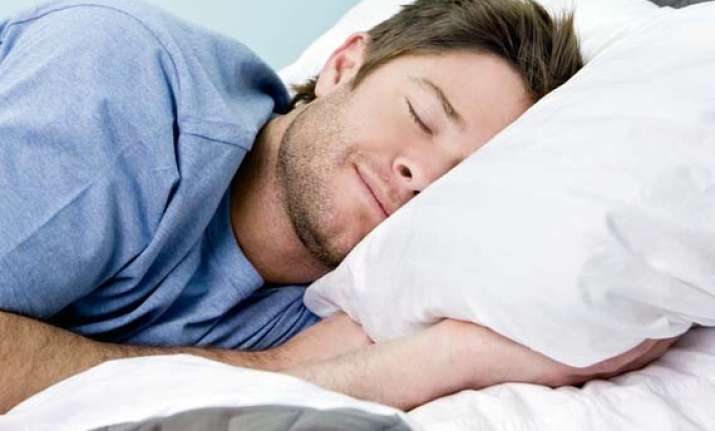 lack of sleep prevents women feeling full makes men hungrier