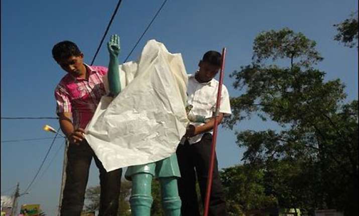 mahatma gandhi s statue desecrated in shimla