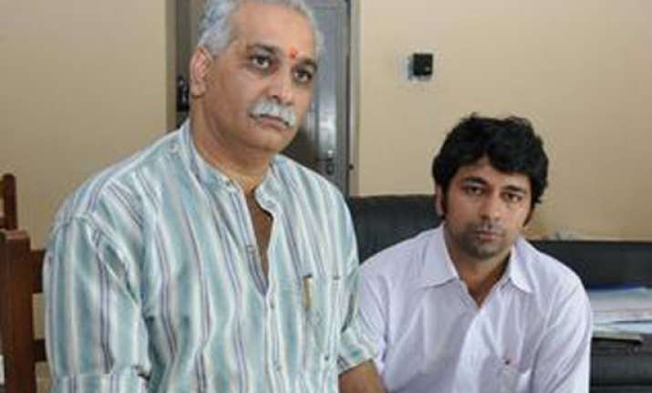 mumbai police sent 2 air india staff to jail for 12 days