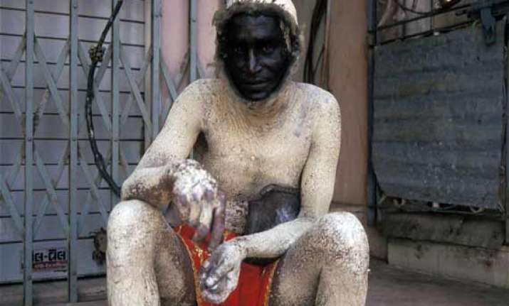 40 men in ape suits to scare monkeys away from parliament