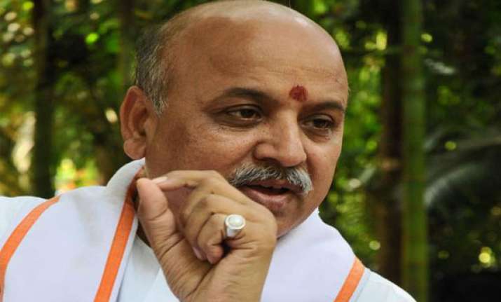 fir filed against praveen togadia for hate speech