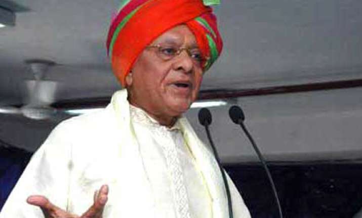 gujarat congress criticises vhp for supporting modi as pm