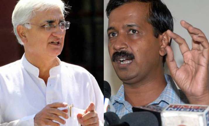 kejriwal threatens to gherao sonia gandhi s residence