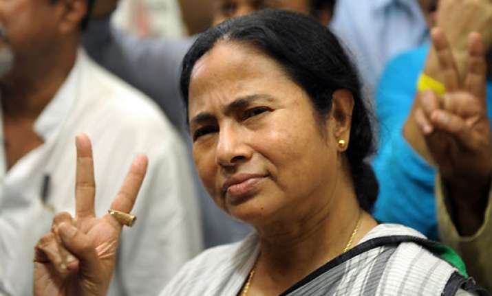 mamata comes to delhi to sit on dharna at jantar mantar