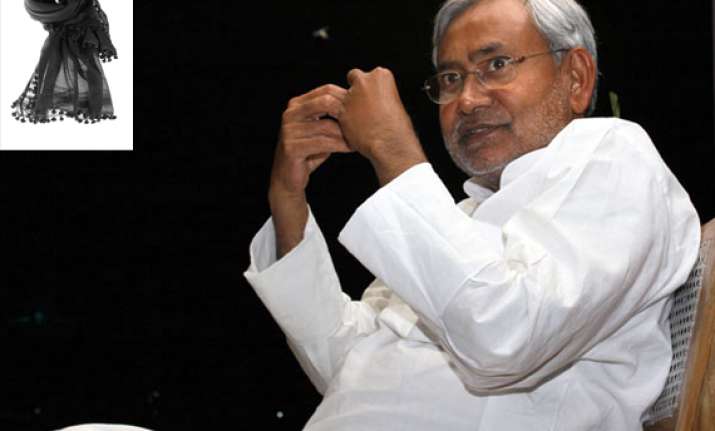why is nitish kumar afraid of black dupatta