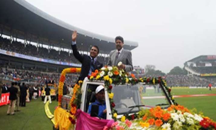 cab felicitates former india pakistan greats