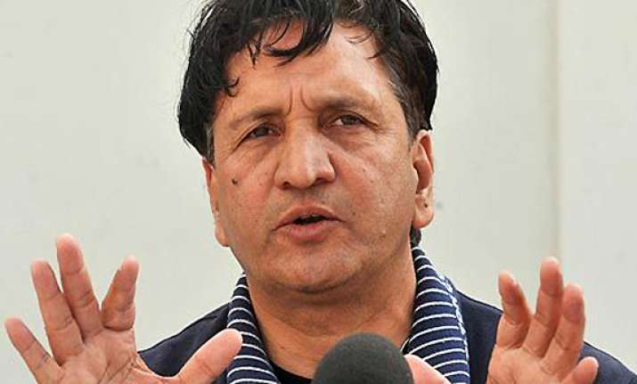 pakistan should take advantage of politics in indian team