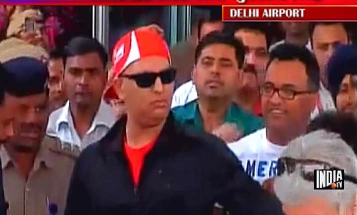 recovering yuvraj returns to warm welcome
