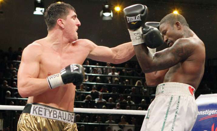 ibf cruiserweight champ hernandez beats ross to keep belt
