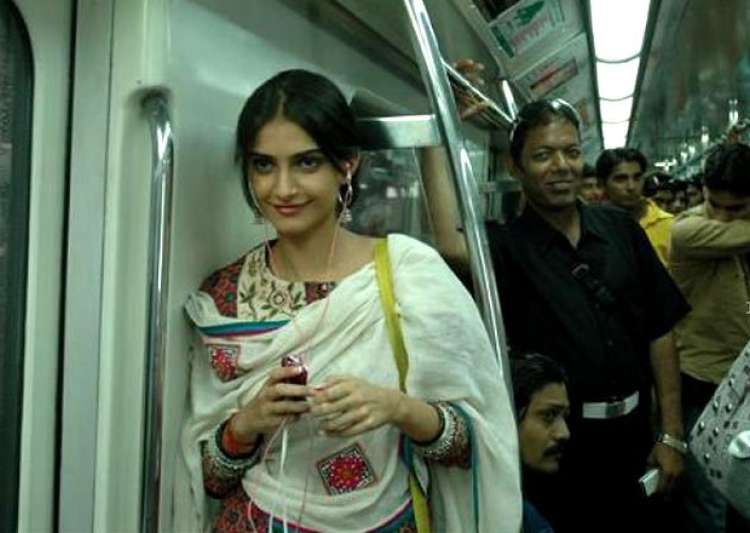 8 Types Of Women That Are Found Only In Delhi Metro IndiaTV News