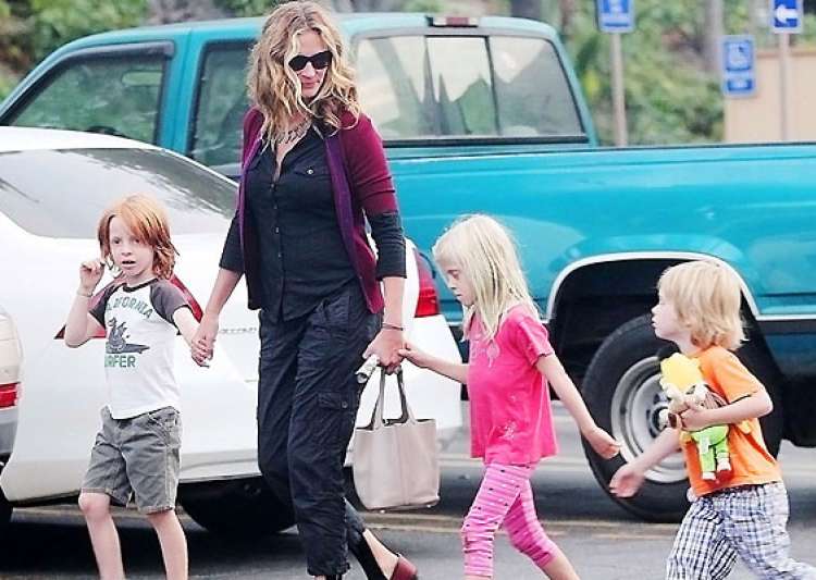 To Be Strict With Your Kids Is Ok: Julia Roberts