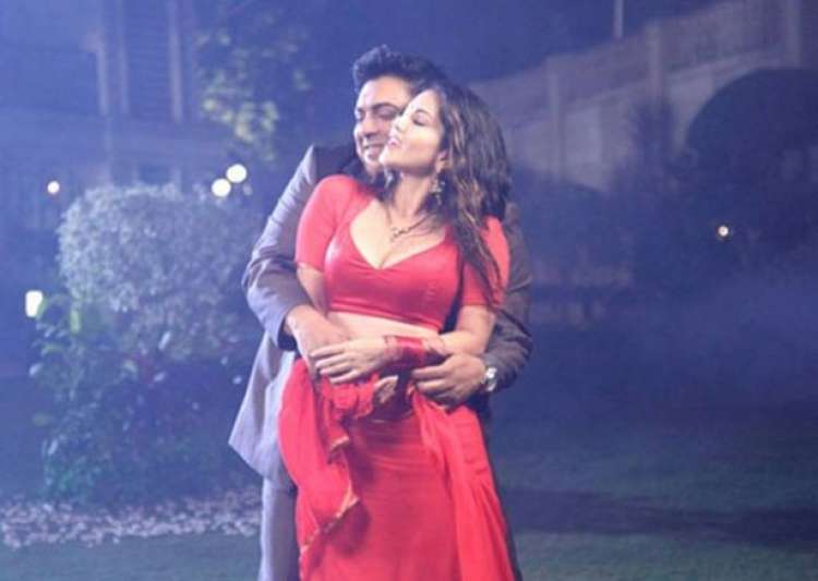 Sunny Leone Ram Kapoor Hot Scenes In Kuch Kuch Locha Hai Indiatv News