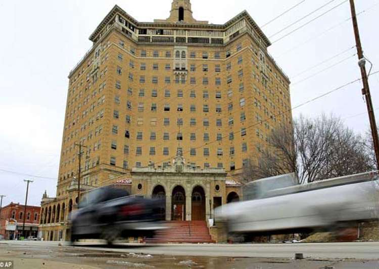 Watch pics Baker Hotel, the most haunted place in Texas